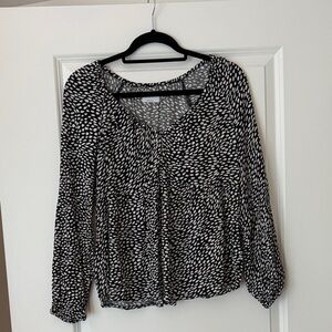 Old Navy Black and White Blouse